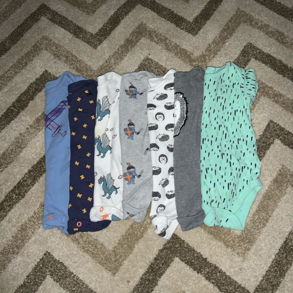 🦔🐉Rosie Pope onesie bundle 6-9 months